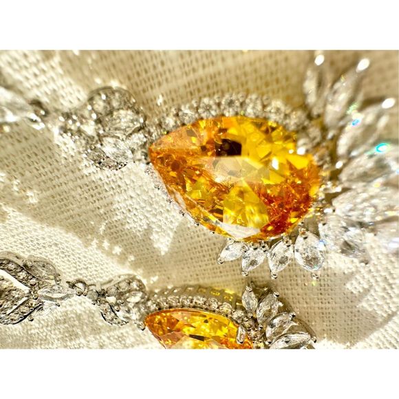 Super sparkly Cubic zirconia double pear cut earrings - Picture 3 of 5